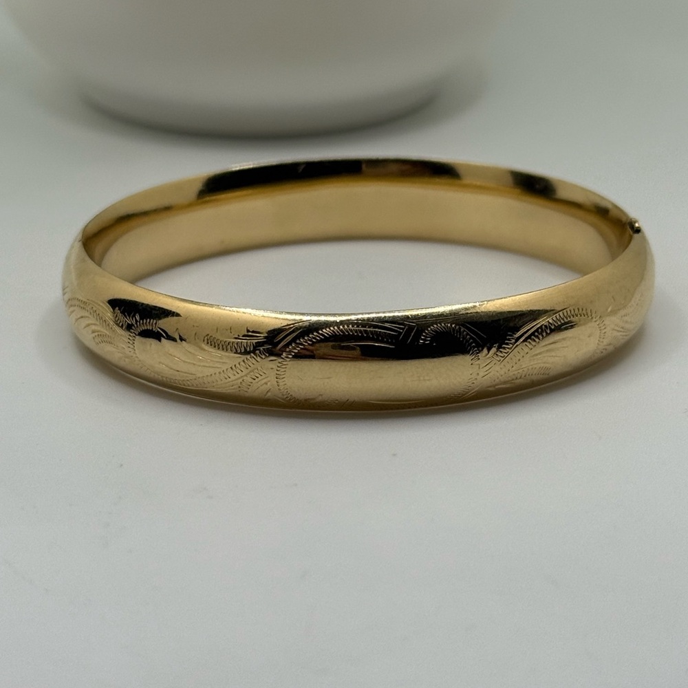 Vintage 14K Yellow Gold Engraved Bangle Bracelet - Picture 3 of 11